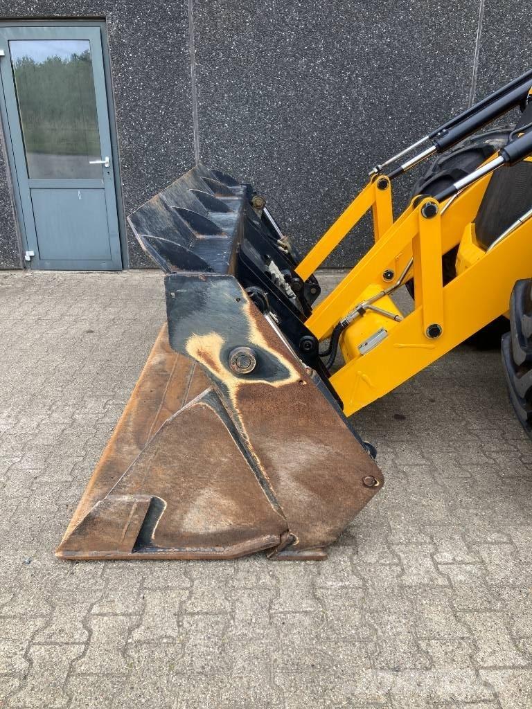 JCB 4 CX Pro Товарач със заден ексватор