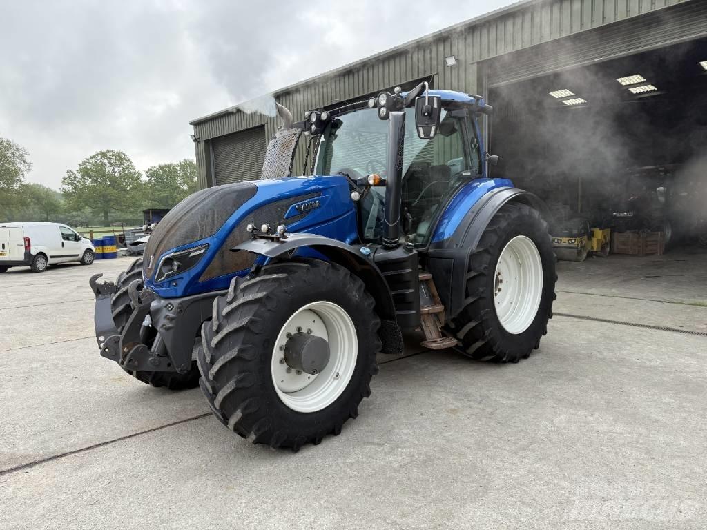 Valtra T 234 Versu Трактори