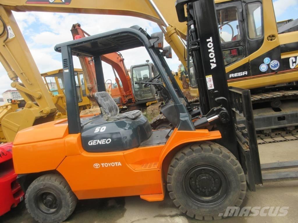 Toyota FD 30 Дизелови камиони