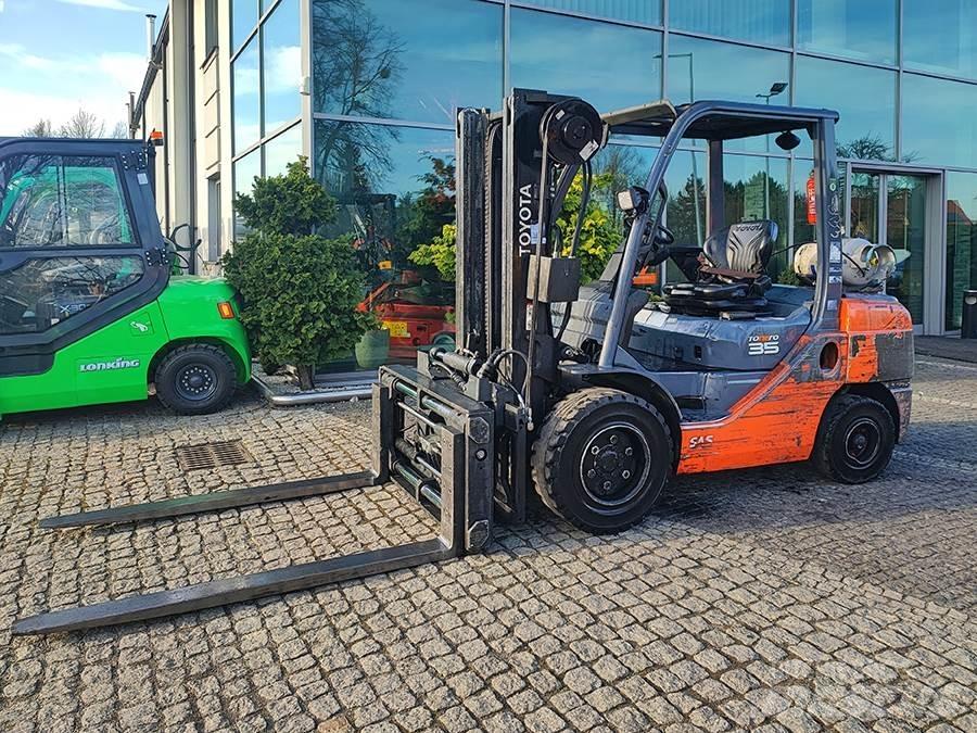 Toyota 02-8FGJF35 Камиони с АГУ