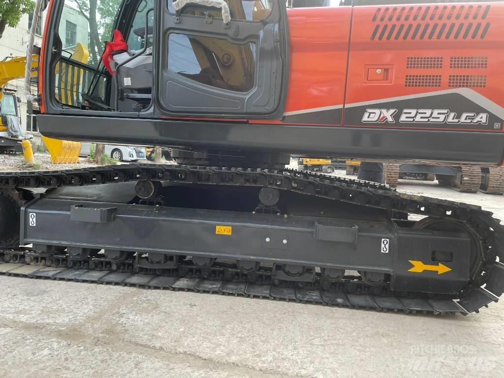 Doosan DX 225 Средни екскаватори 7т - 12т