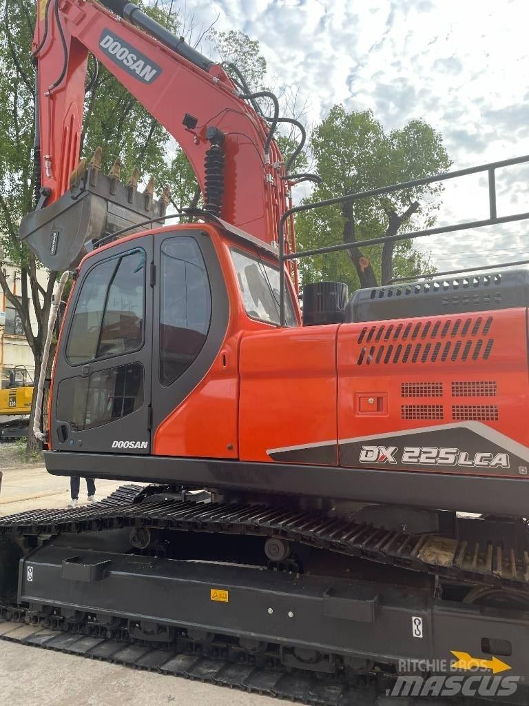 Doosan DX 225 Средни екскаватори 7т - 12т