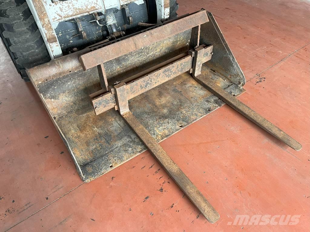 Bobcat 853 Мини товарачи
