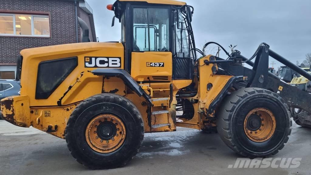 JCB 437 HT Колесни товарачи