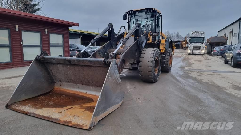 JCB 437 HT Колесни товарачи