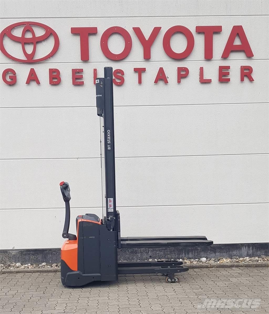 Toyota SWE120L Колички високоповдигачи с теглич
