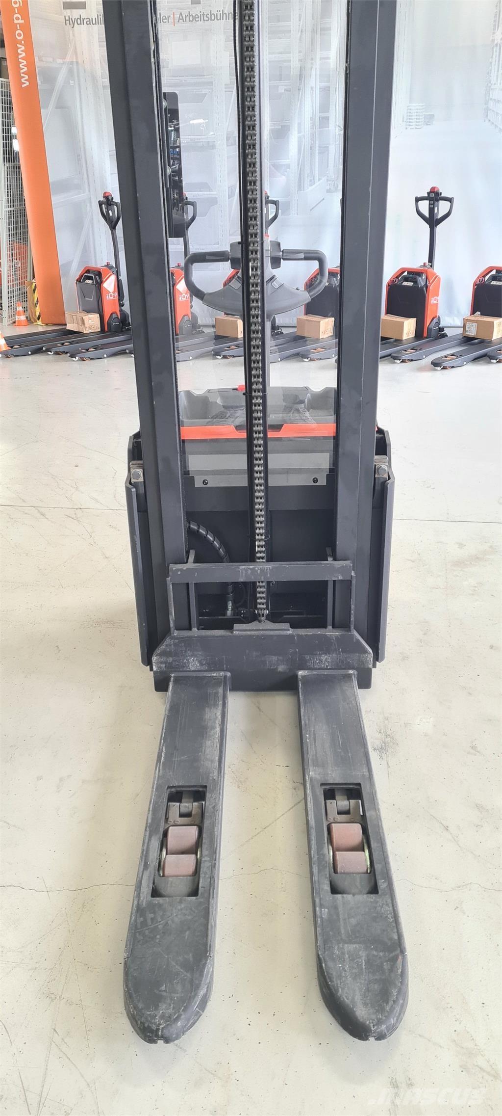 Toyota SWE120L Самоходни товарачи