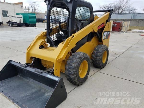 CAT 272 D Мини товарачи
