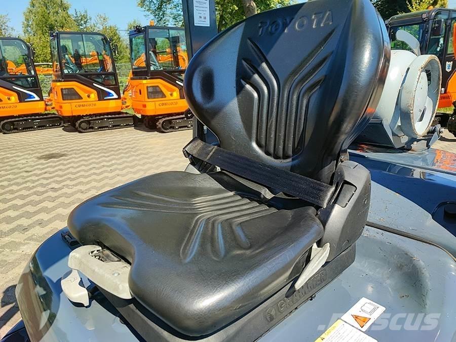 Toyota 02-8FGF25 Камиони с АГУ