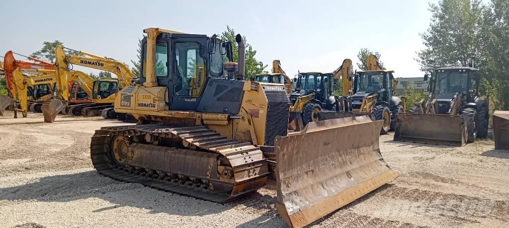 Komatsu D61EX-15 Верижни булдозери
