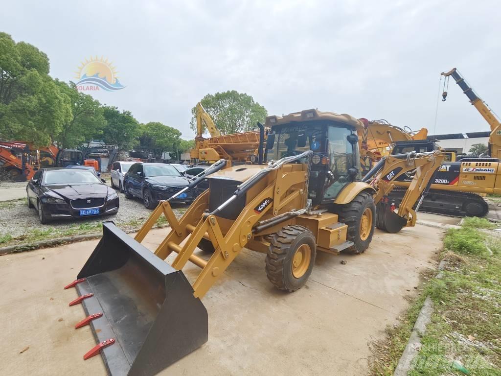 CAT 420F Товарач със заден ексватор
