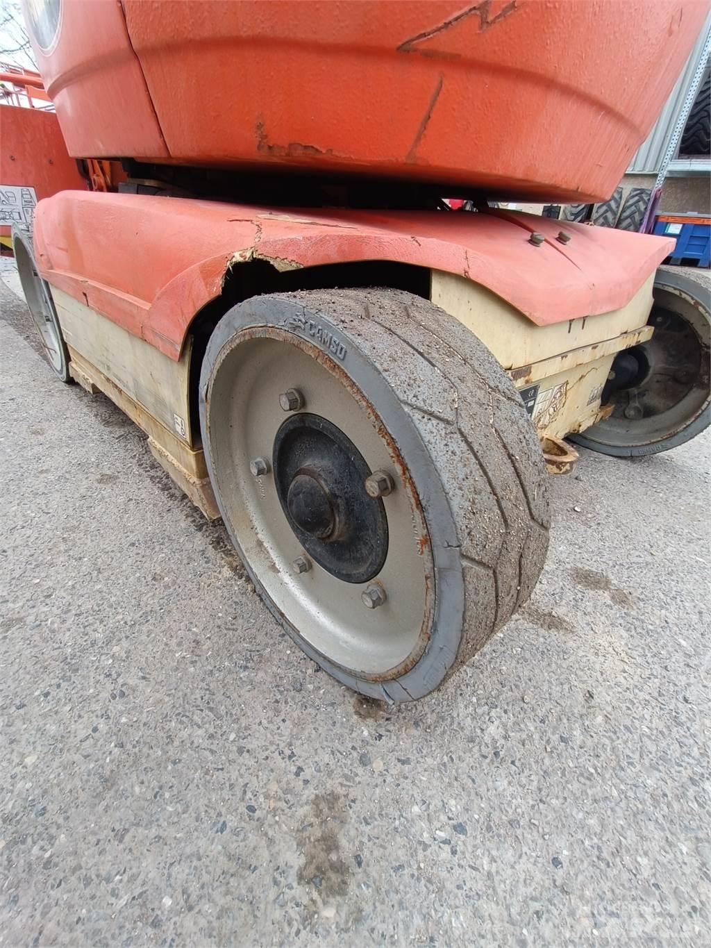 JLG T10E Други вишки и платформи