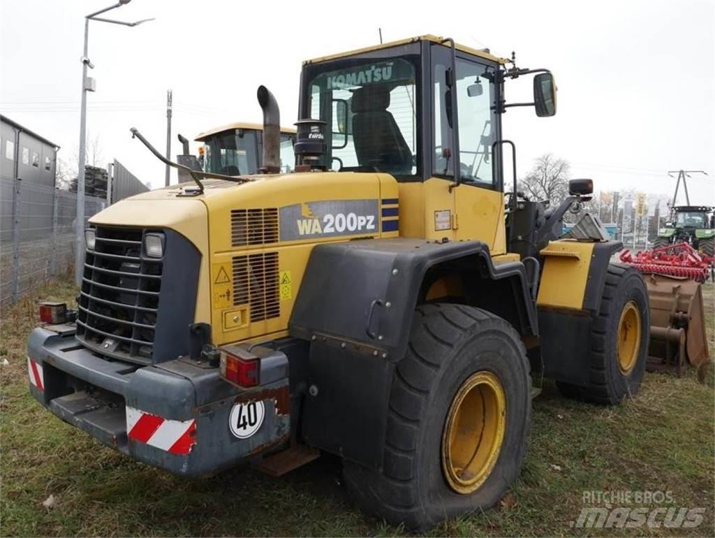 Komatsu WA 200 PZ Колесни товарачи