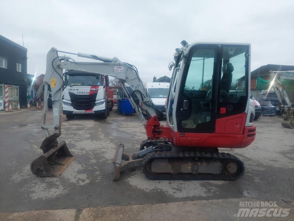Takeuchi TB 230 Мини екскаватори < 7 т