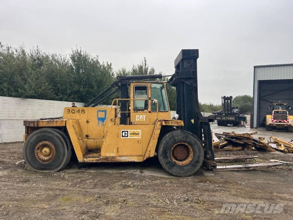 CAT V 550 Дизелови камиони