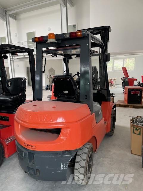 Toyota 62-7FDF30 Дизелови камиони