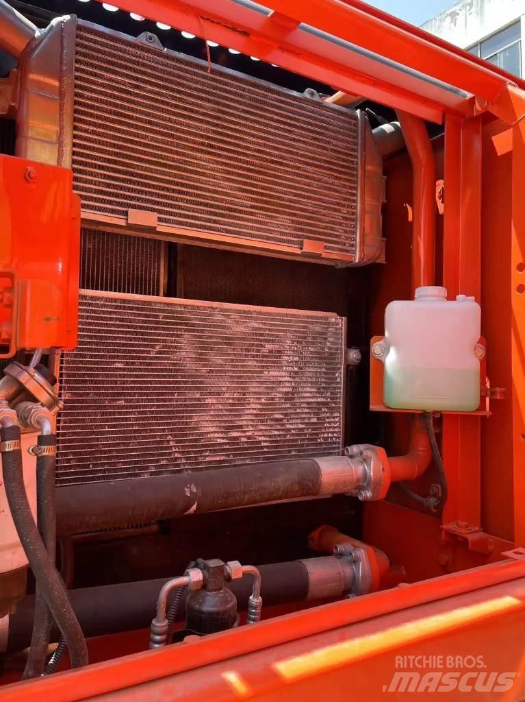 Doosan DX225LC Верижен екскаватор