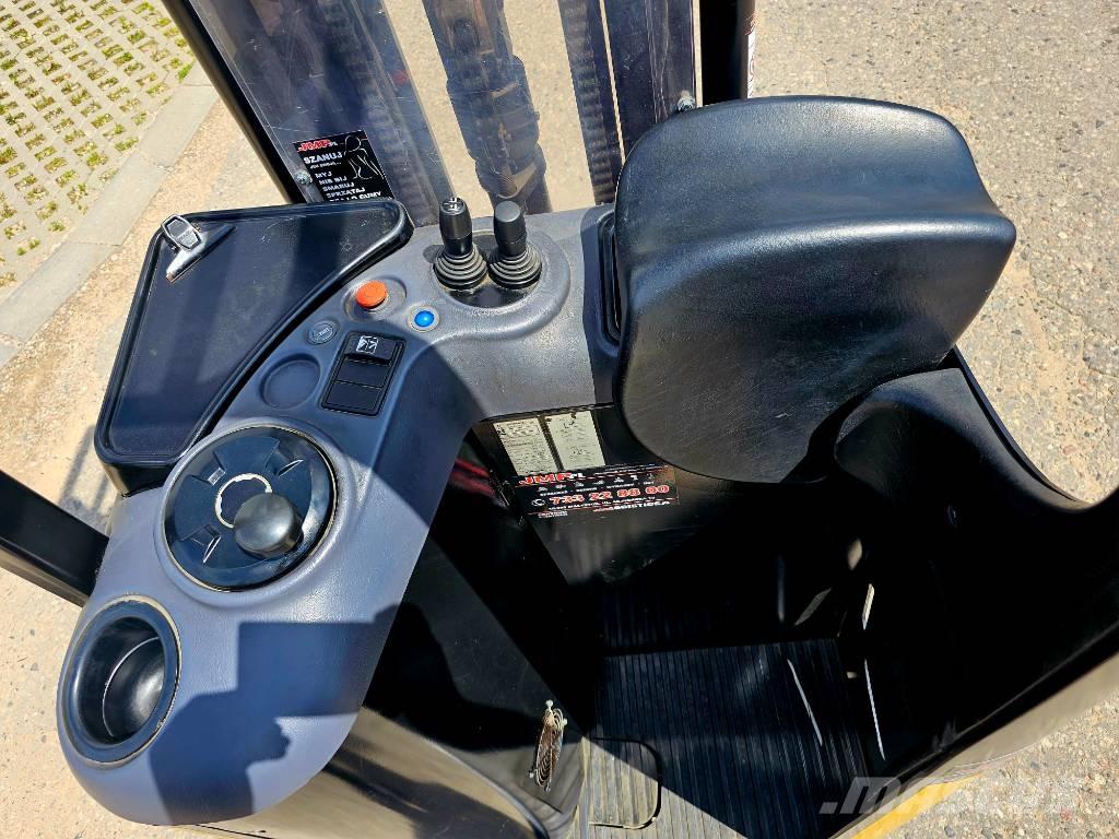 CAT NSR 16 N Високоповдигачи за работа в тесни коридори