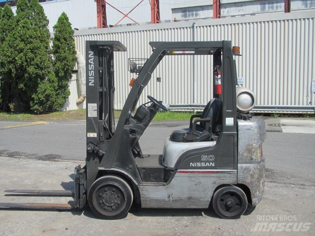 Nissan MCP1F2A25LV Камиони за херавни местности