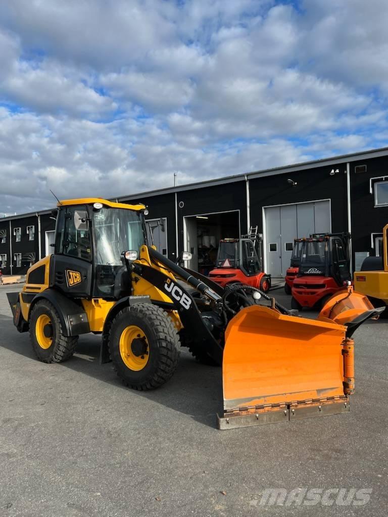 JCB 409 Колесни товарачи