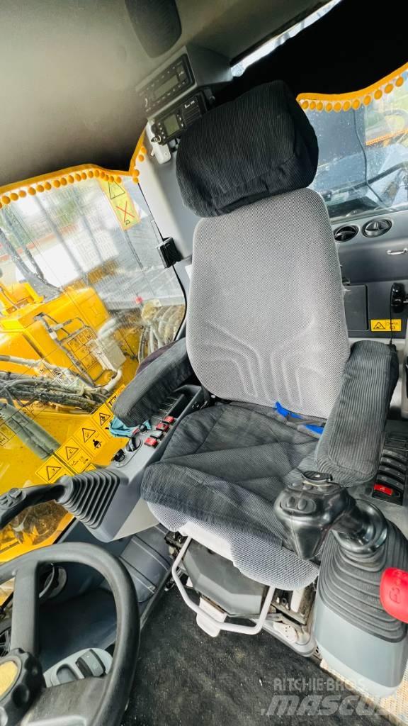 Komatsu PW 158 Колесни екскаватори
