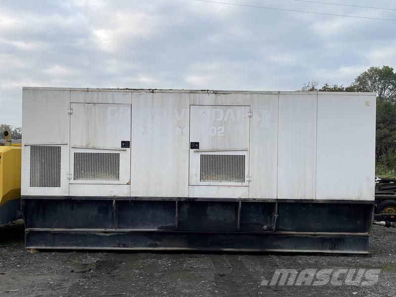 CAT C 18 - 700 Дизелови генератори
