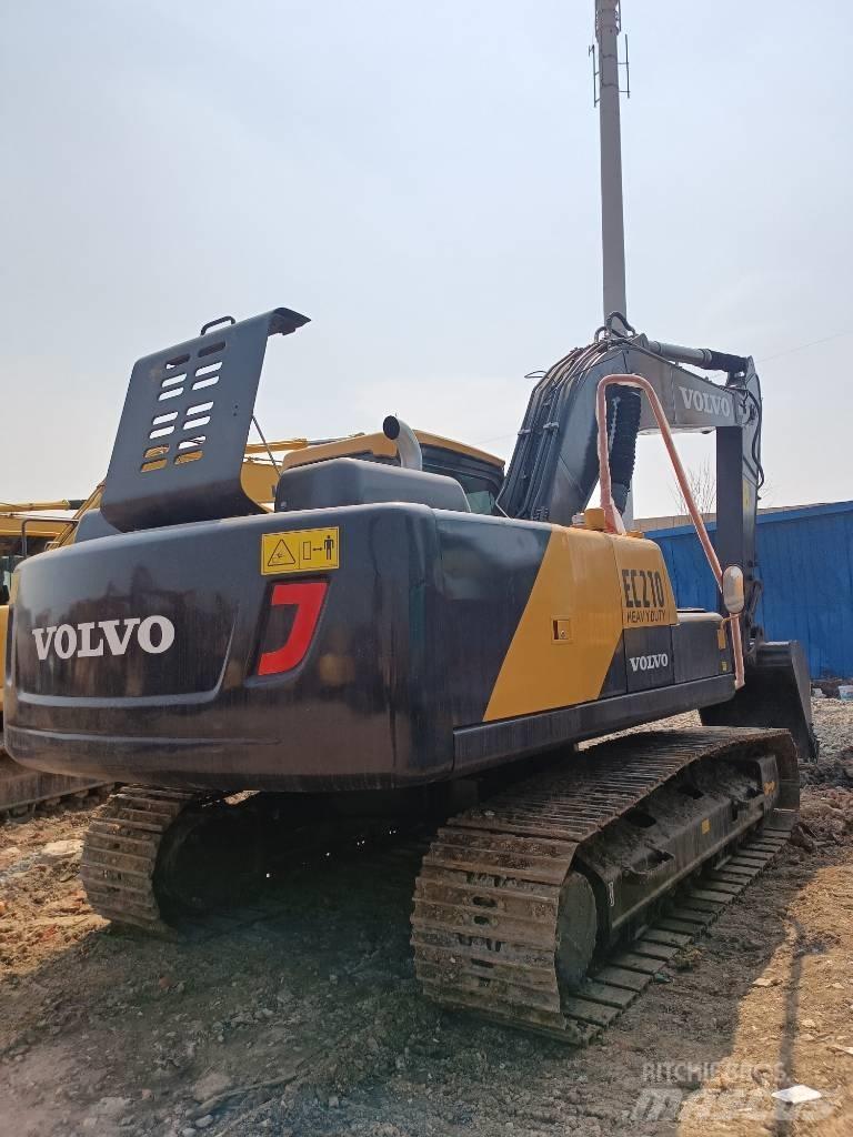 Volvo EC 210 Средни екскаватори 7т - 12т