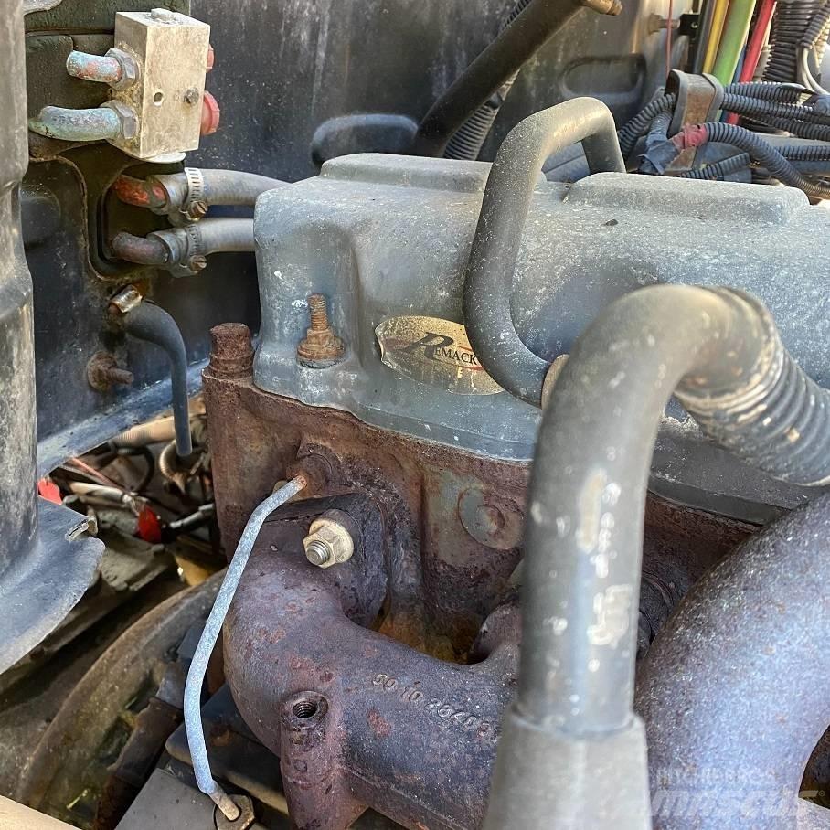 Mack CHN613 Влекачи