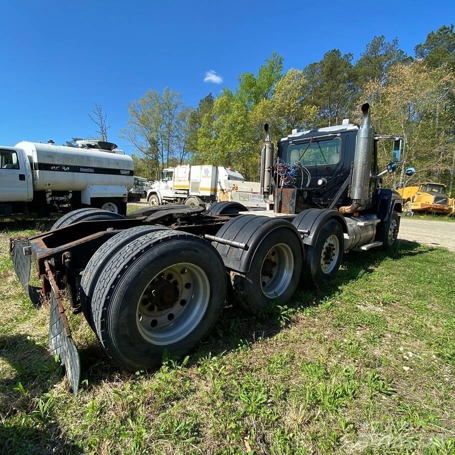 Mack CHN613 Влекачи