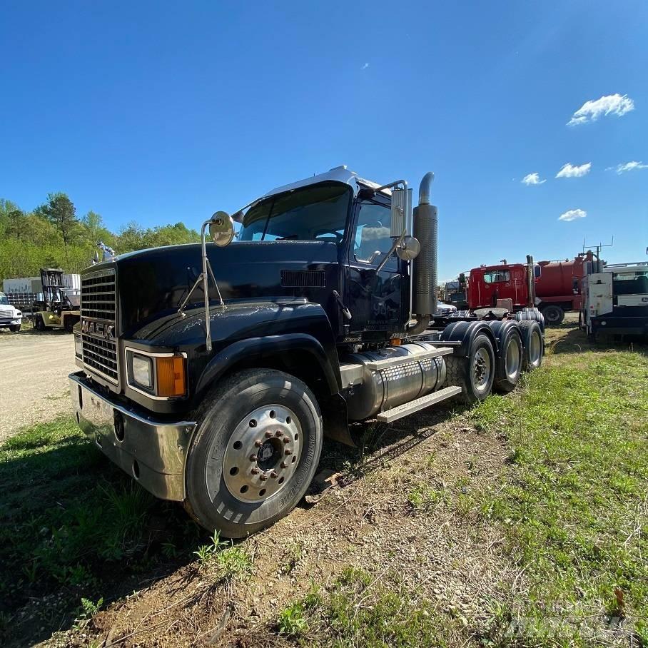 Mack CHN613 Влекачи