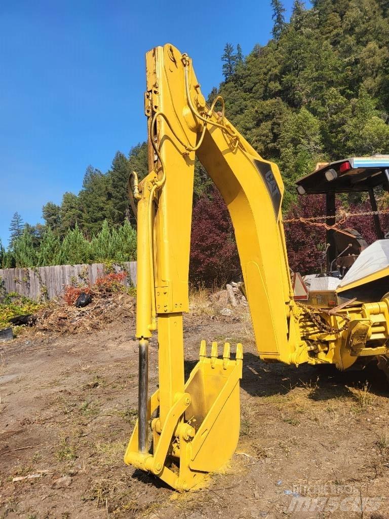 CAT 426B Товарач със заден ексватор