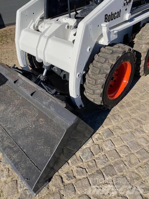Bobcat S 130 Мини товарачи