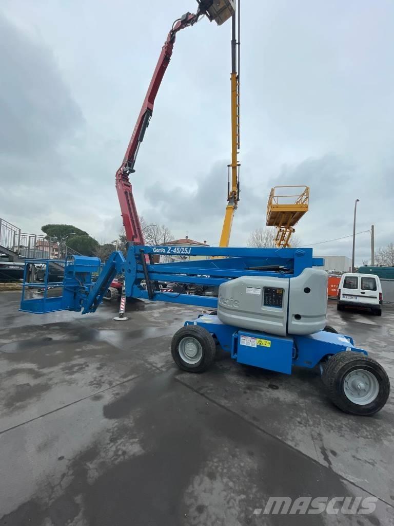 Genie Z 45/25 BI Съчленени стрелови подемници