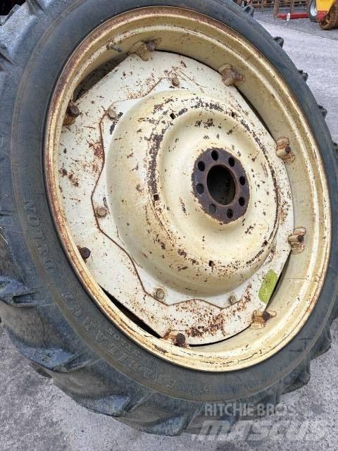 Dunlop 9.5R44 Колелета/Гуми