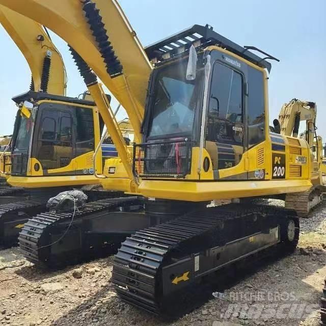 Komatsu PC 200-8 Средни екскаватори 7т - 12т