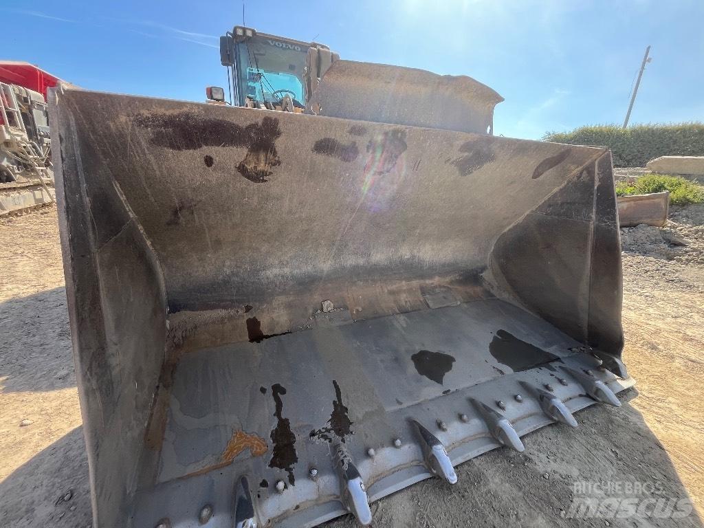 Volvo L180F Колесни товарачи