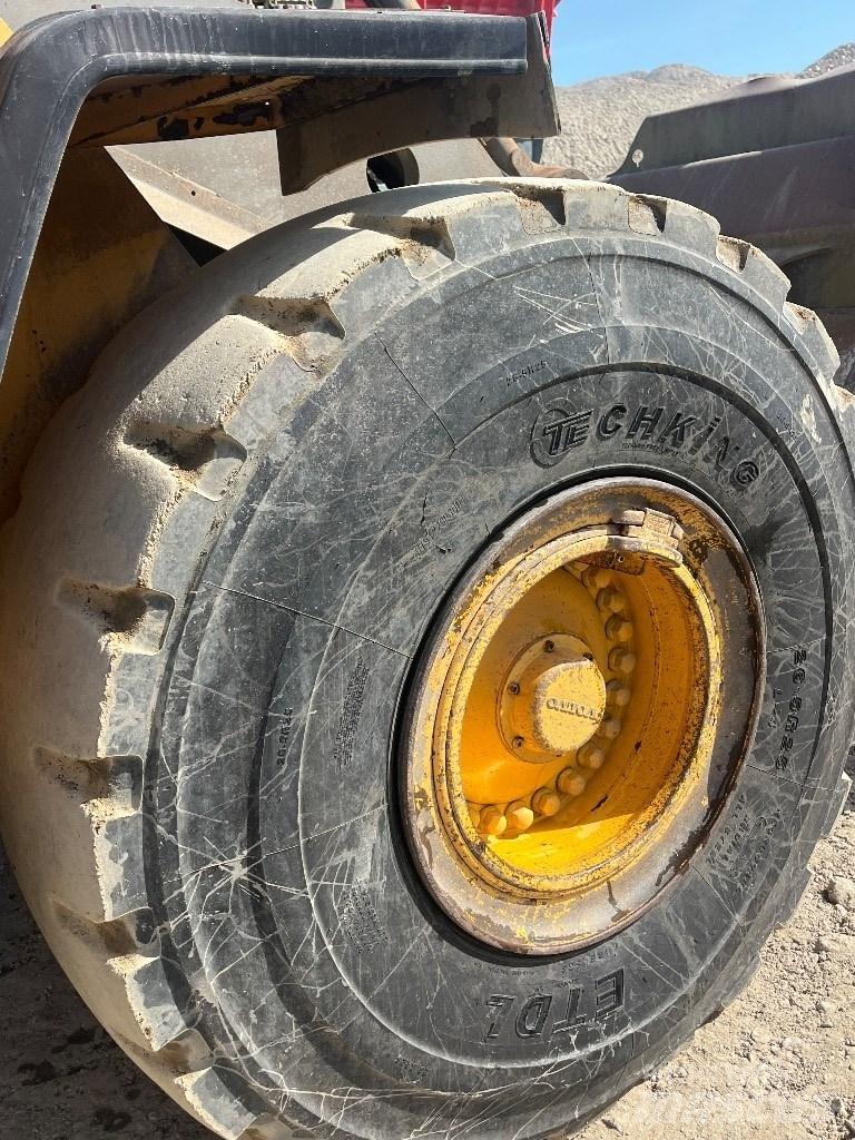 Volvo L180F Колесни товарачи