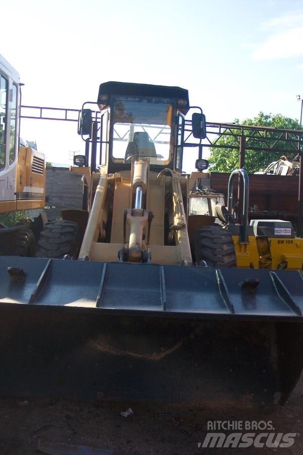 John Deere 544 BJ Колесни товарачи
