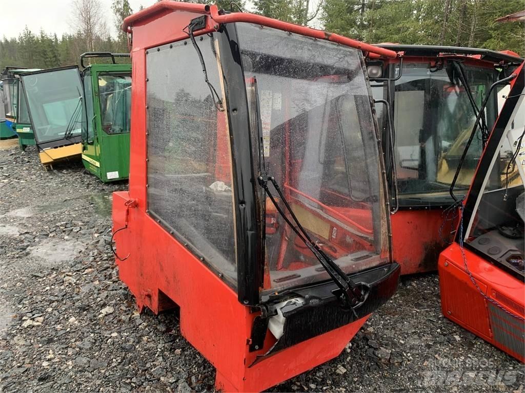 Komatsu 901TX Кабина