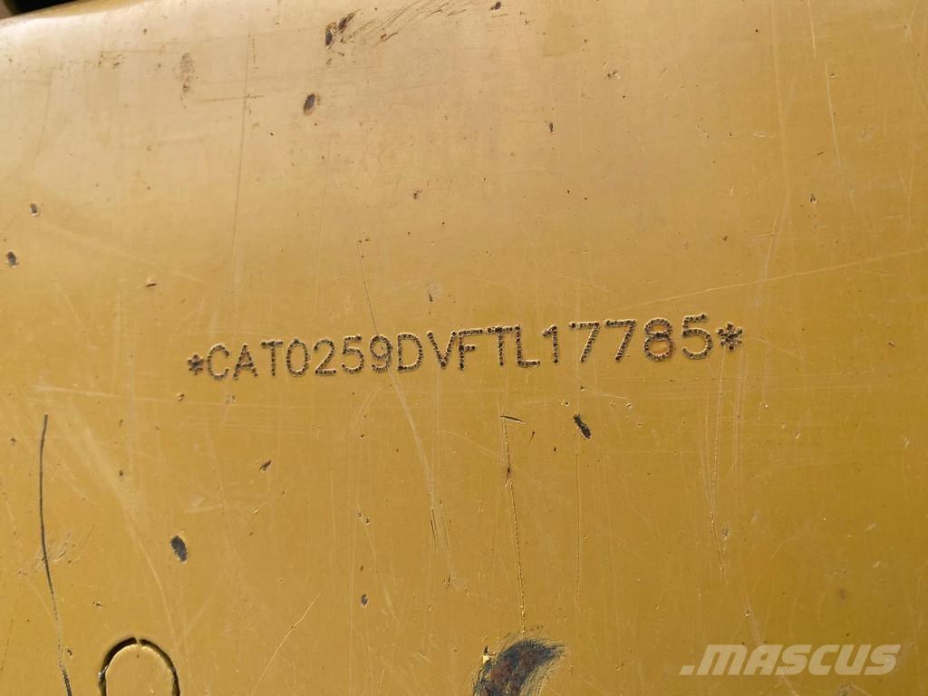 CAT 259D NVT Верижен товарач