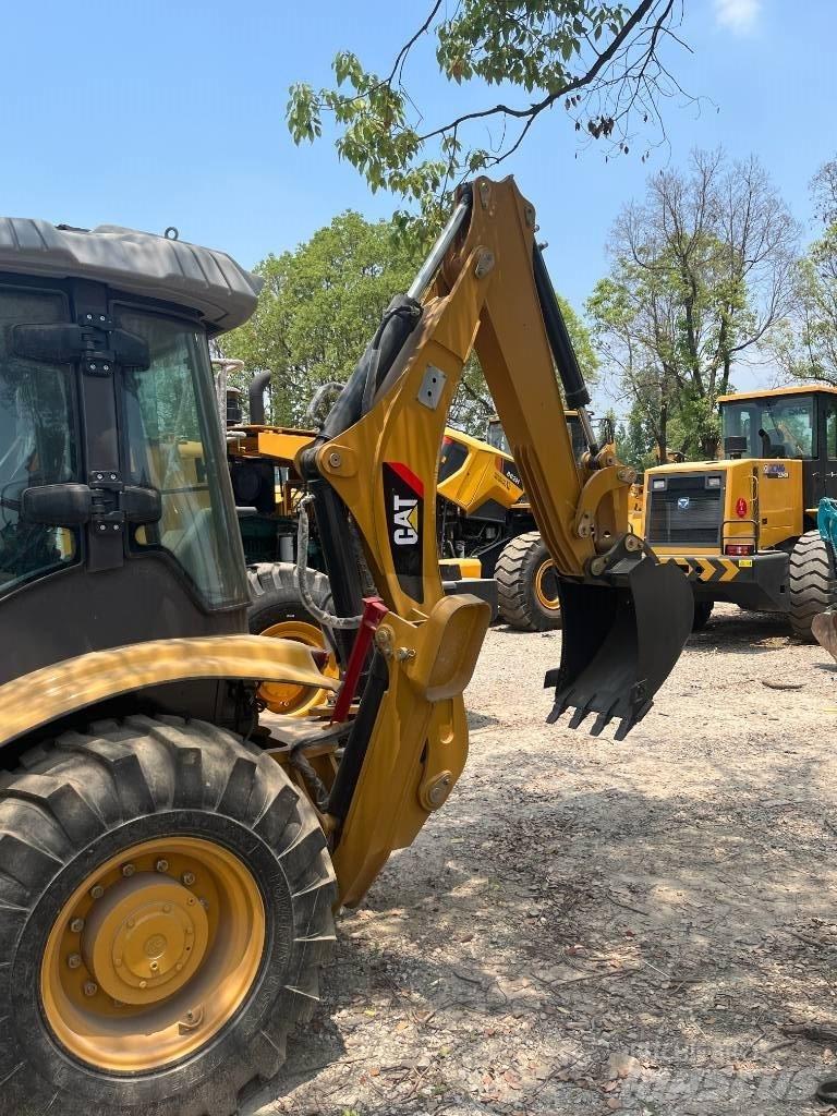 CAT CAT420F Колесни товарачи
