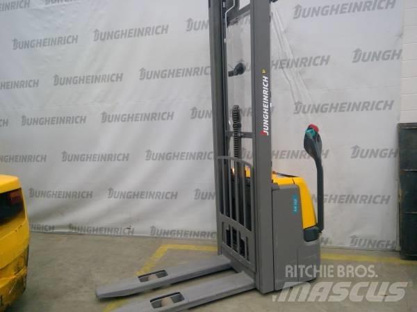 Jungheinrich EJC 112 Колички високоповдигачи с теглич