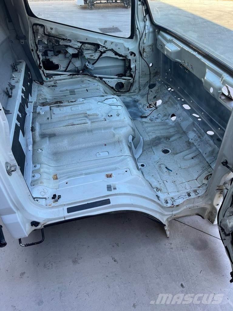 Mitsubishi S MODEL Кабини