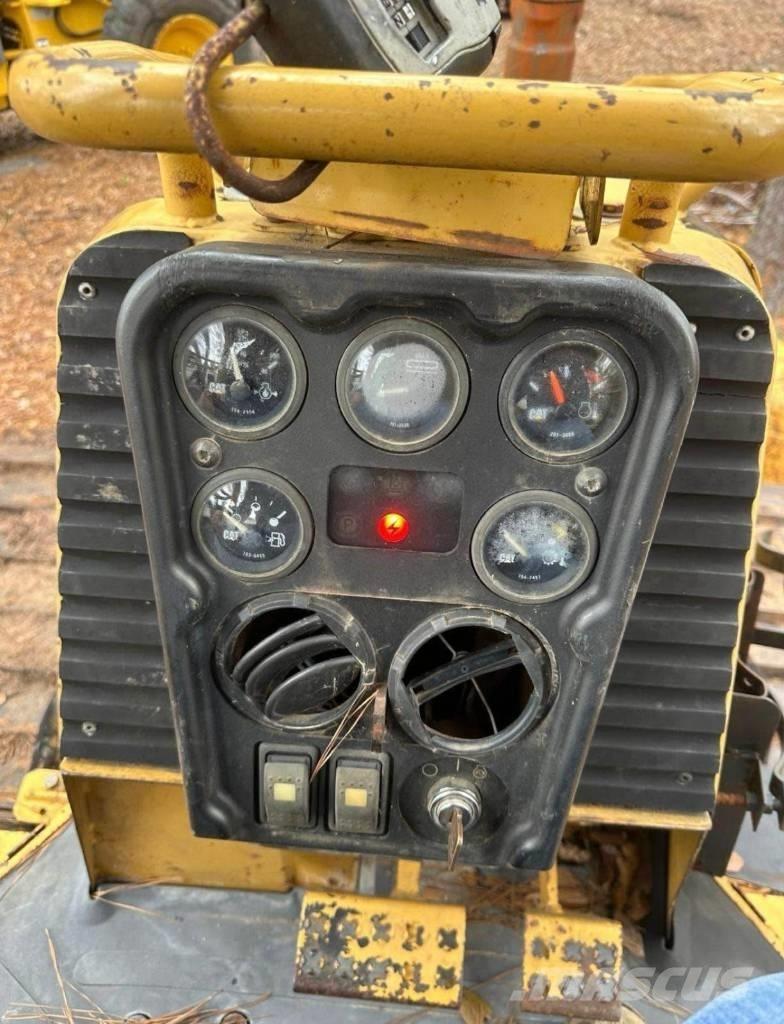 CAT D 3 G LGP Верижни булдозери
