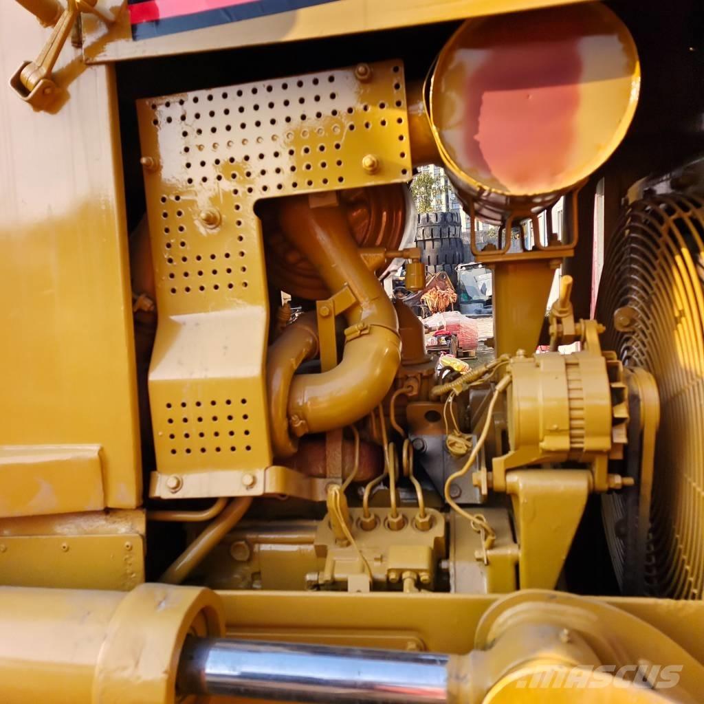 CAT D 6 M Верижни булдозери
