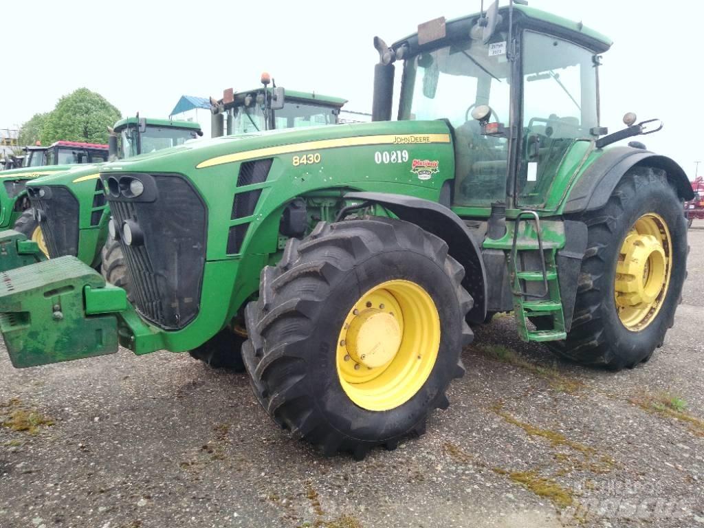 John Deere 8430 Трактори