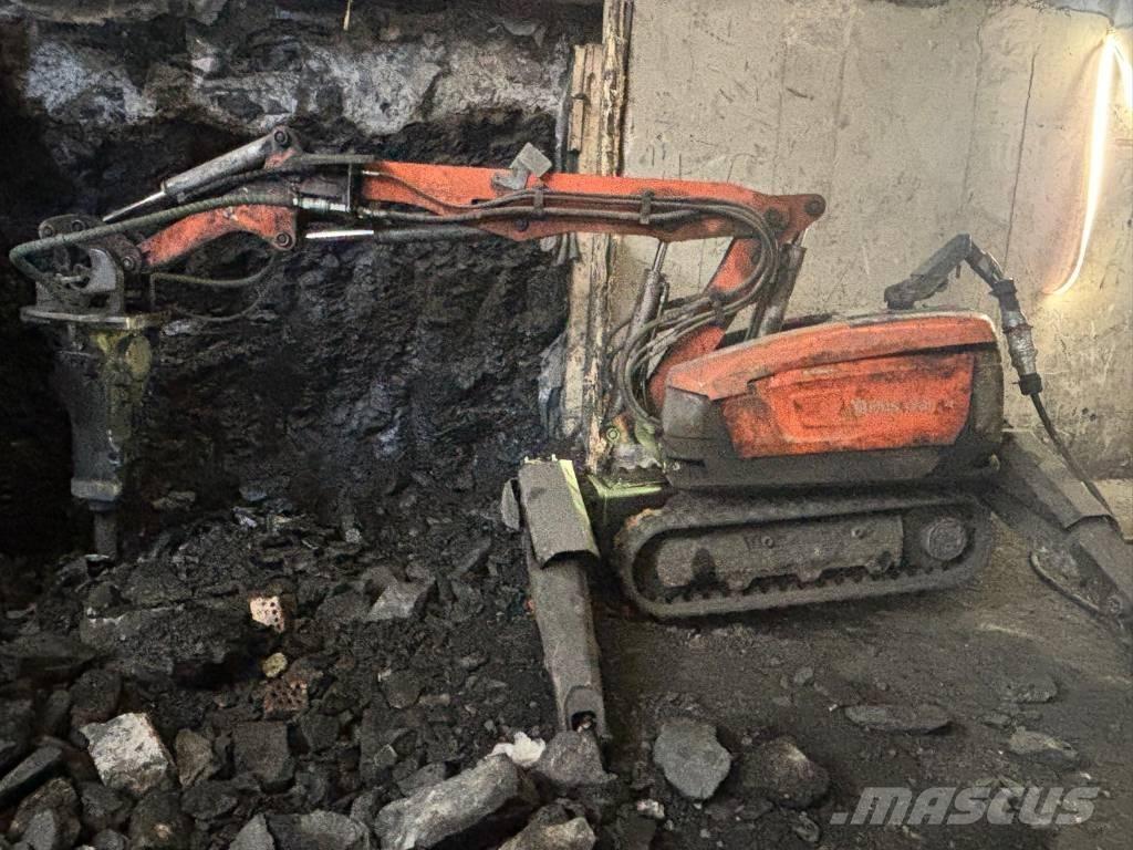 Husqvarna DXR 300 Багери за разрушаване
