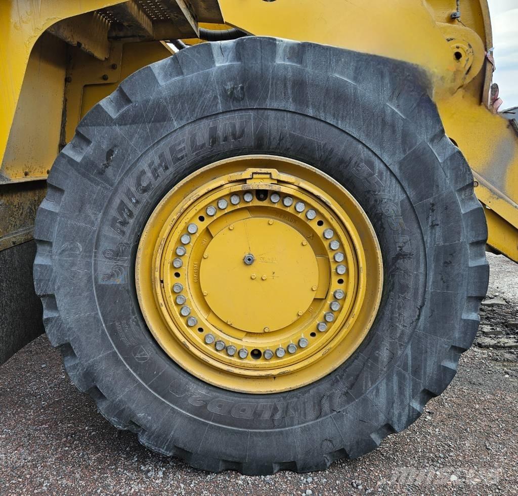 CAT 988 K Колесни товарачи