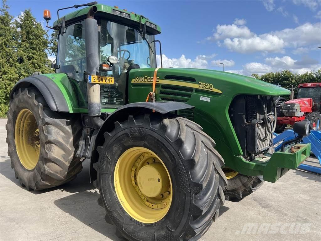 John Deere 7820 Трактори