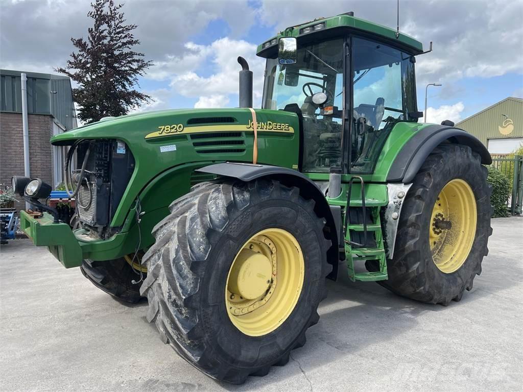 John Deere 7820 Трактори